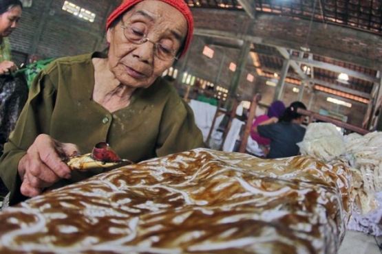Para pebatik yang hamoir kehilangan generasi penerusnya.